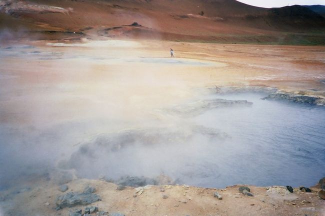 クラプラと呼ばれるこの地はアイスランドで2番目に若い活火山活動地帯