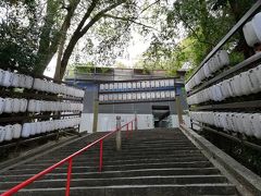 久しぶりの吉備津神社&#128516;
階段を上ります(前回来た時はここにいた猫がかわいかったが不在)
北随神門は修復中でした&#128119;