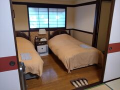 彩岳館のお部屋は和洋室