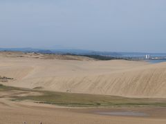 おお、砂の丘。

天気も良く大山も見えました。やはり午前中早めがおすすめ。
でも結構人がいて足跡だらけですね。