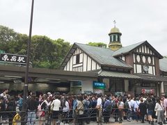 我が家からはJR原宿駅を利用。
ゴールデンウィーク真っ只中なだけあってすごい人混み！