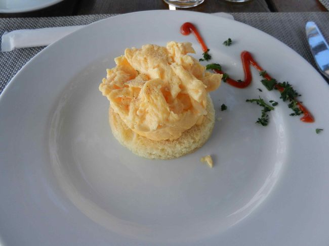 3月12日（火）<br />6時半に起きてヨガに行きました。なぜか少し早く始まったようで、途中から参加。<br />きょうは午後3時からクッキングスクールがあるので、朝食を食べ過ぎないようにしました。普通のスクランブルエッグ。<br />スモークサーモンなんかがのった10日のは、Chef's favorite でした。