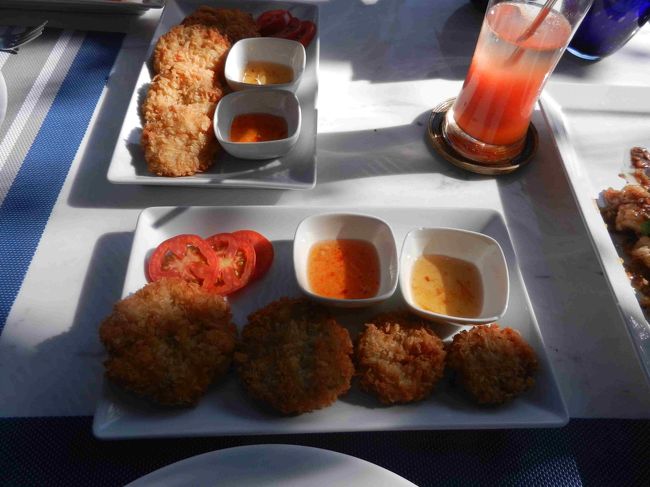 みごとに大きさの違うトート・マン・グーン。<br />先生の見本は右側。