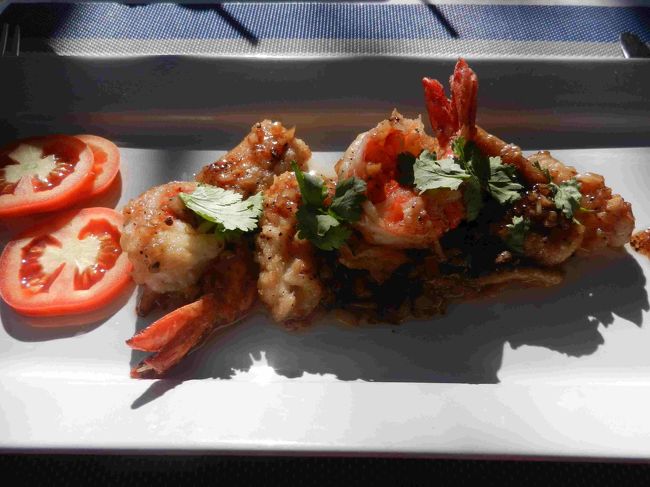 メインのシーフード。<br /><br />そうかー、最初に揚げてからソースをかけてあるんだ。