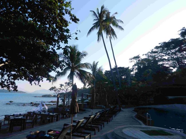 この日は、Management Cocktailの日でした。17:00から17:45までカクテルパーティです。<br />着替えてプールサイドに来ました。<br />ここで、General Managerのナタリーさんと知り合いました。<br />日本人の英語が聞こえてきたから…って言ってました。<br />チェックインのときウェルカムレターが入っていたのですが、彼女の名前は、<br />Nathalie Kamolwa.....と続き、苗字は文字数20字の長さ。<br />あの、長い名前のナタリーさんですね。って言っちゃいました。<br />タイ人と結婚して名前がこうなったのよって言ってました。<br />ニュージーランド人で小さい頃お父さんの仕事の関係で日本に住んでいたって言ってましたね。