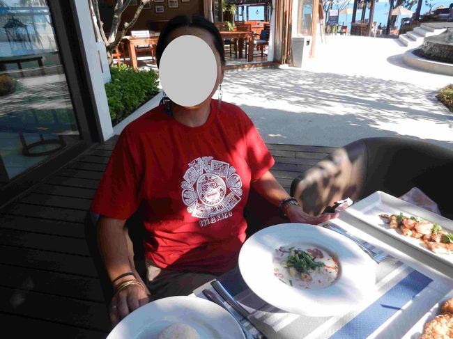 試食の時間。<br />ご飯を持ってきてくれます。ちょっと早いですが、晩ご飯です。