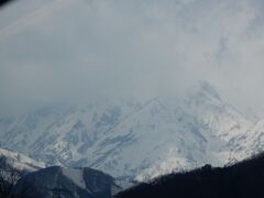 【信濃森上駅】
信濃森上駅から望む唐松岳方面の写真です。
大糸線の旅だけに車窓から見える北アルプスの山容を期待していましたが、この日は終始このような状態でした…残念。