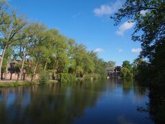 ブルージュに着きました。
旧市街には車では入れないので、「愛の湖公園」でバスを降り、ベギン会修道院を抜けて、旧市街に歩いて向かいました。