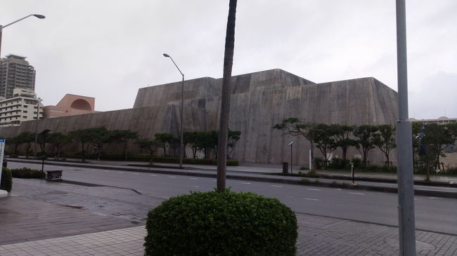 開館9時の10分前におきみゅーに着きました。<br /><br />入館料は美ら海水族館と 首里城 、ゆいレールの 1日又は2日乗車券を 持っていると 割引になるそうで、 半券を見せて 割引してもらいました。