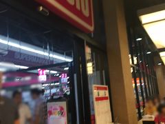 御飯後に散策。
エカマイって初めて降りたかも。

マックスバリュー！と坊ちゃんも叫ぶ。