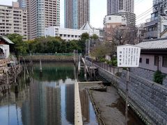 江戸時代に大阪の佃村から移住した人たちが住んだ場所がここ佃島。
当時は本当に島だったそうです。

江戸時代から残るものと、現代の高層マンションのコントラストが印象的。50年後は違う景色になっているのかな。遠くのほうが。