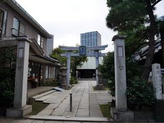 こちらは佃島住吉神社。
神社の前を通る小学生が一礼して通り過ぎてたのが印象深かった。

◆住吉神社
http://www.sumiyoshijinja.or.jp/