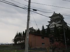 勝山城を通り過ぎ