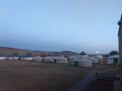 元来た道に戻り、この日の宿泊地のツーリストキャンプに到着。
前日よりも風が少なく、今晩は星空観測が期待できそう。

