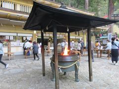 飛瀧神社前です。
来た証に、御朱印をいただきました（300円）。