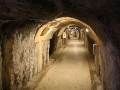 旧日本海軍によって掘られた壕。