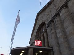 駅の外にはDB（ドイツ鉄道）のマーク。
ここ、バーゼルはスイスの街なんですが、ドイツの越境地みたいなものなんです。
この駅まではジャーマンレイルパスも使用可能です。
なので、この駅からICEが利用できるわけなんです。