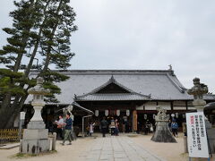 大願寺は日本三大弁財天の１つに選ばれており、学業や芸術、芸能の神様として有名です。