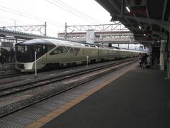 会津若松には『四季島』が停まっていました。

２年前にも試運転の段階で確かこの駅で見ました。