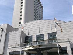 千葉・幕張『ホテル　ザ・マンハッタン』の外観の写真。

海浜幕張駅より徒歩約4分、成田空港から直通バスで約54分。
観光にも、ビジネスにも、便利な立地です。
幕張メッセやZOZOマリンスタジアム、三井アウトレットパーク 幕張
など、周辺施設の利用にも最適。
またホテルからは東京湾を一望でき、リゾートホテルのような
「ときめき」を演出いたします。 

＜アクセス＞
JR京葉線 : 海浜幕張駅南口より徒歩約4分

https://www.the-manhattan.co.jp/