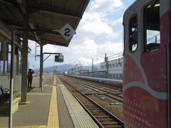 終点の森駅で「北海道の恵み　道南　海の恵み」列車から下車しました。ホームからも駒ヶ岳が綺麗に見えました。