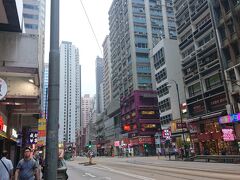 上環駅から歩いてホテルへ。スーツケース転がすのは大変でした。香港駅からタクシー使えばよかった。