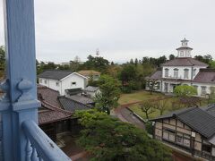 旧鶴岡警察署のテラスから望んだ風景。奥の洋館が素敵。