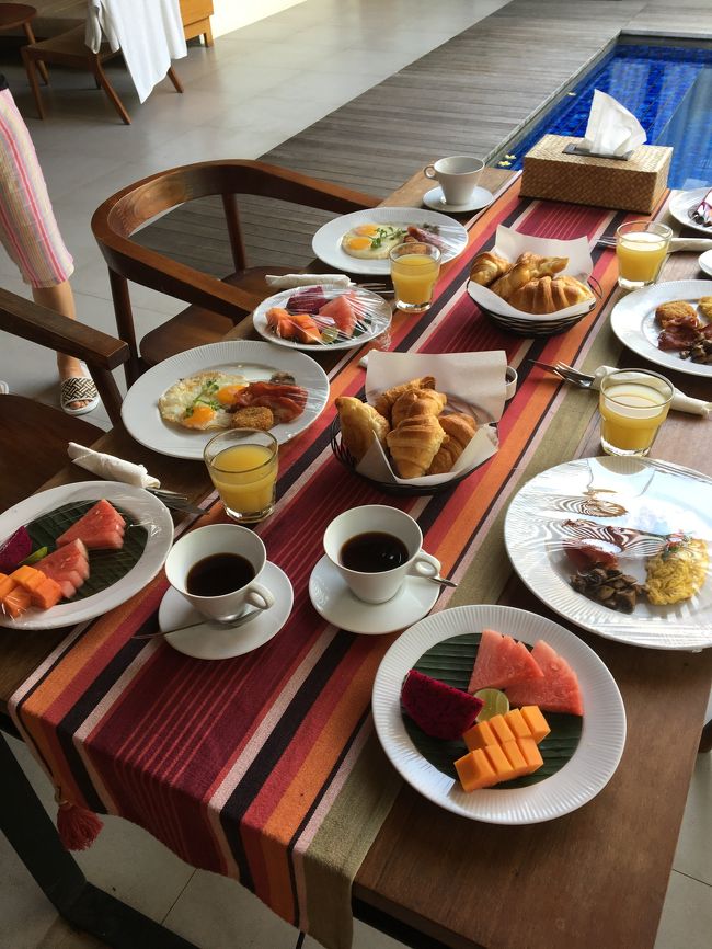 朝食はルームサービスを頼みました。