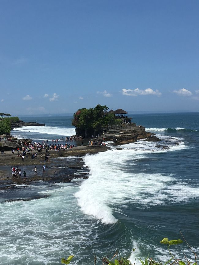 干潮の時間だったので寺院まで歩いて渡れます