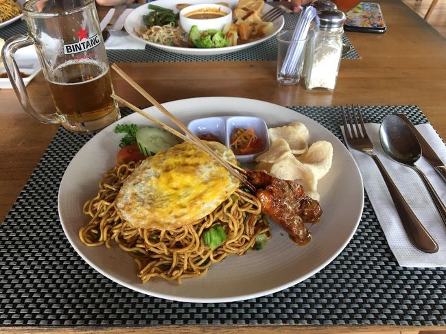 ランチは道沿いにあるBambooレストランでミゴレンを頂きました。美味しかったです。