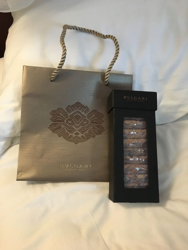 タクシーの運転手さんの友人がマネージャーだったので帰りにお土産まで頂きまして。