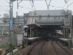 「急行停車」と大きく書かれた能見台駅を通過。＜ＫＫ４８＞
かつては谷津坂駅という名前でしたが、京急による付近の住宅開発に伴い１９８２年に能見台駅に改称されました。