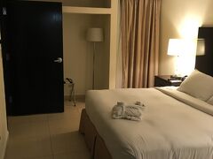 20分ちょっとで本日の宿に到着です。
本日の宿はDoubleTree by Hilton Hotel Panama City - El Carmenです。
朝食付きで安かったのでこちらに。
ただ、建物が古く、対応もイマイチでしたが、立地を考えるとトントンでしょうか？