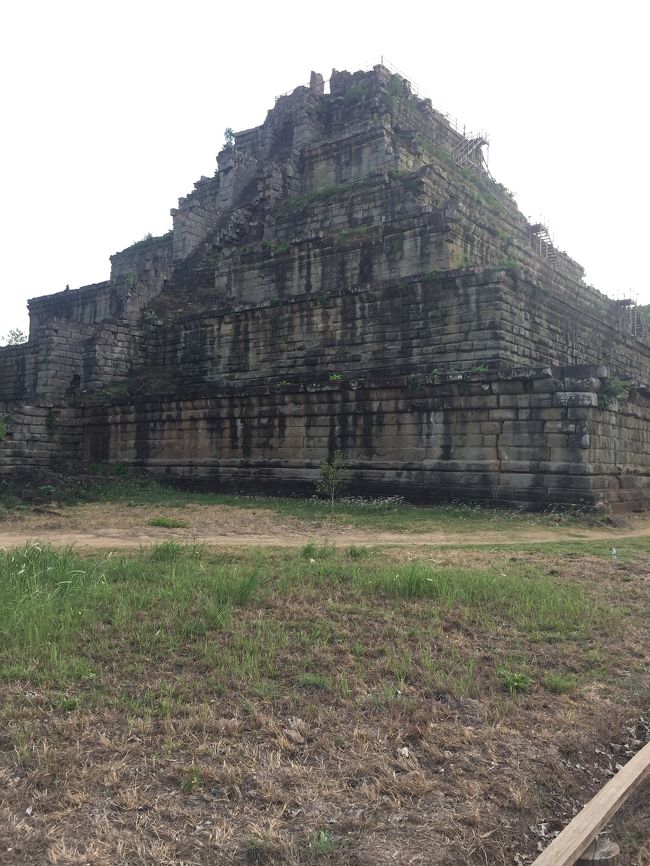 コーケー遺跡のプラサットトム寺院です。
