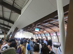 藤沢駅から江ノ電
混んでいます