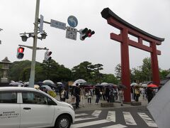 八幡宮も混雑