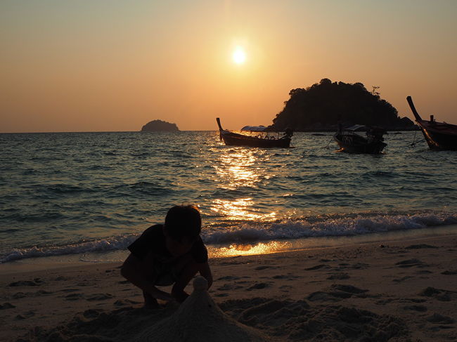 3月18日<br /><br />サンライズビーチの朝日。<br />今日も美しいです。