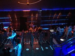 実は到着早々に人気のハイパースペースマウンテンのファストパスを取ってましたが、不具合のため運休となってました。
それが午後遅くになってから復旧したのでそのパスでも乗車可能に。
内容的にはTDLのスペースマウンテンと一緒かな。

5時間滞在（食事時間込み）で8つのアトラクション体験だったので良かったのではないかと。

復路も九龍方面タクシーに乗って帰りました^^;