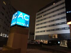 もう夜中の12時に近い。
タクシーでマリオット系のビジネスホテル、ACホテルへ。