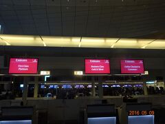 羽田空港のエミレーツ航空のカウンターです