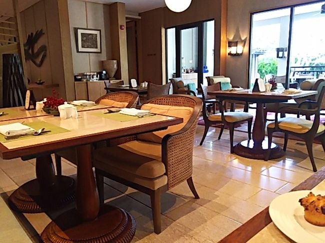 ひとつ前 https://4travel.jp/travelogue/11487428<br />前半のレポートはほぼ終わり。<br /><br />２日めの朝もクラブラウンジで。<br />私の部屋がクラブラウンジの前だったので便利でした。<br />８時台のせいか、空いています。