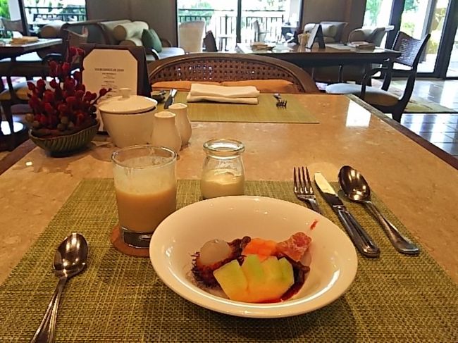 デザートは、フルーツとヨーグルト。