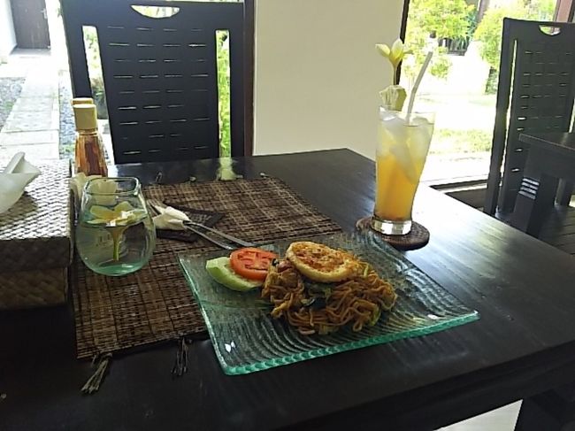 食事付きなので、いつものミーゴレンいただきました。<br />