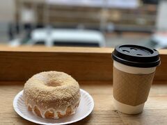 朝食はシティキッチンにて。Doughのドーナツとコーヒー。