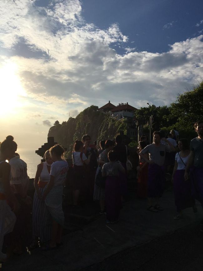 次はウルワツ寺院です