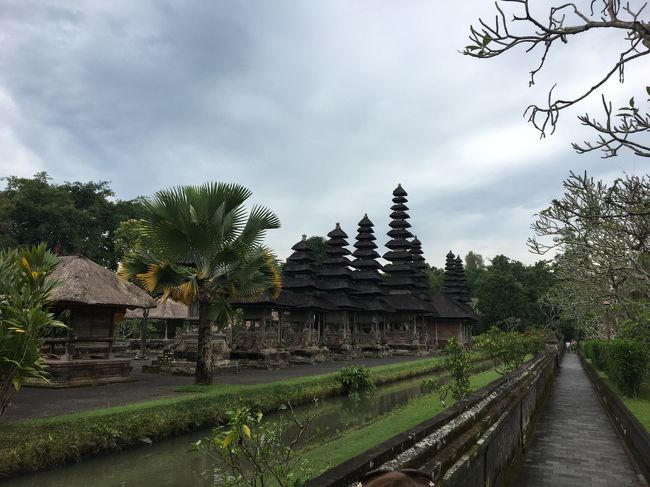 次の日は世界遺産のタマンアユン寺院に行きました