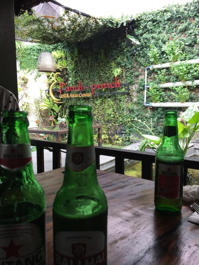 ランチはPundi Pundi　レストラン。ビールが美味しい