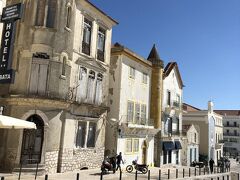 昼下がりの海岸通り。