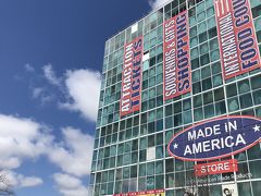 アメリカを出国する前にアメリカらしいお土産を買いたいと思い『MADE IN AMERICA』STOREへ行ってみました