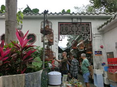 バードマーケット入口
この辺になると鳥の鳴き声がすごい